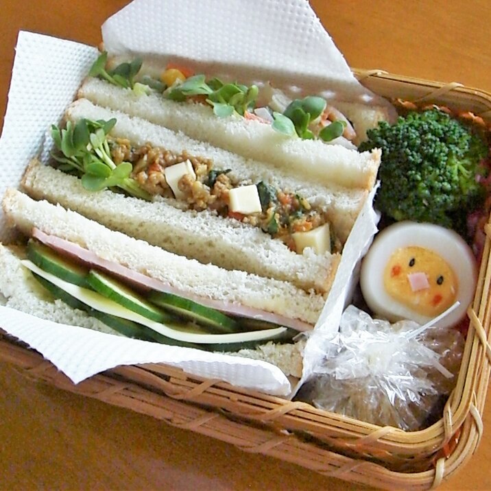 こどものお弁当 サンドイッチ ひよこ玉子 レシピ 作り方 By R Chibico 楽天レシピ こどものお弁当 サンドイッチ ひよこ玉子 レシピ 作り方 By R Chibico 楽天レシピ